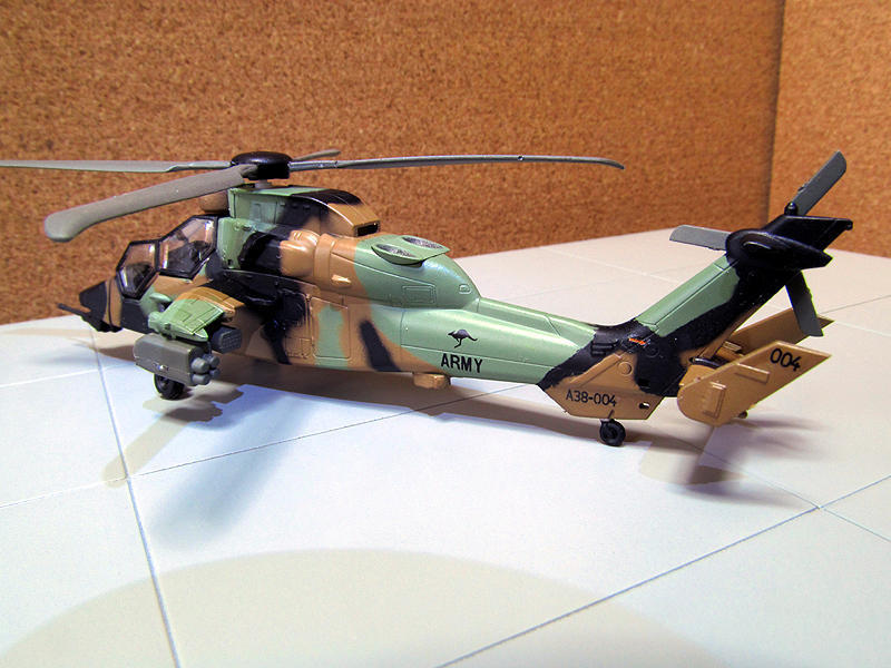 ヘリボーンコレクション7 大阪府警AW139 オーストラリア陸軍EC665: シナイからのツーリスト2