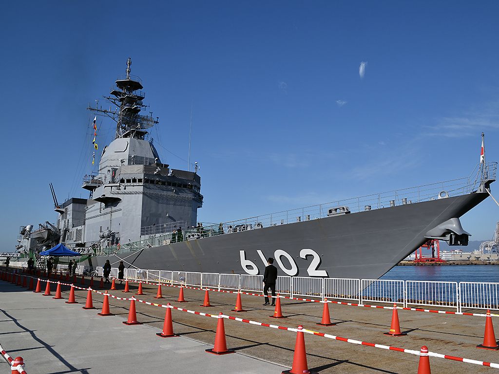 試験艦あすか(ASE-6102)和歌山港にて: シナイからのツーリスト2